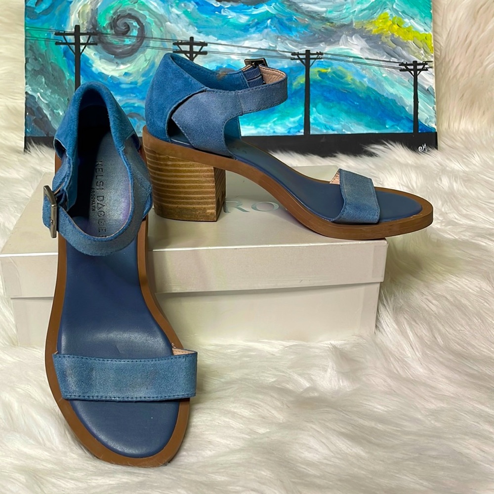 {Kelsi Dagger 4 ANTHRO} 3” Platform Heels w adjustable ankle strap.leather suede
